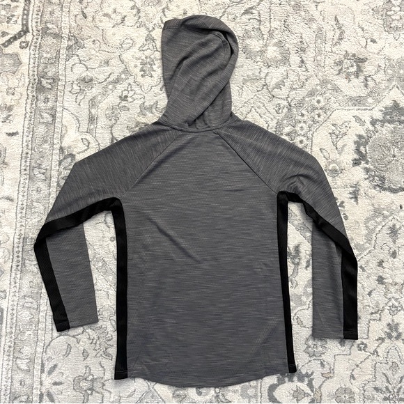 NWT Old Navy Two-Tone Mesh Performance Pullover Hoodie for Boys - Picture 2 of 6
